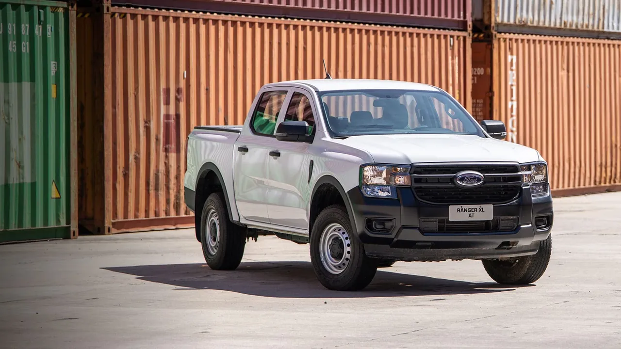Ford Ranger XL 4x4 automática doble cabina, color blanco